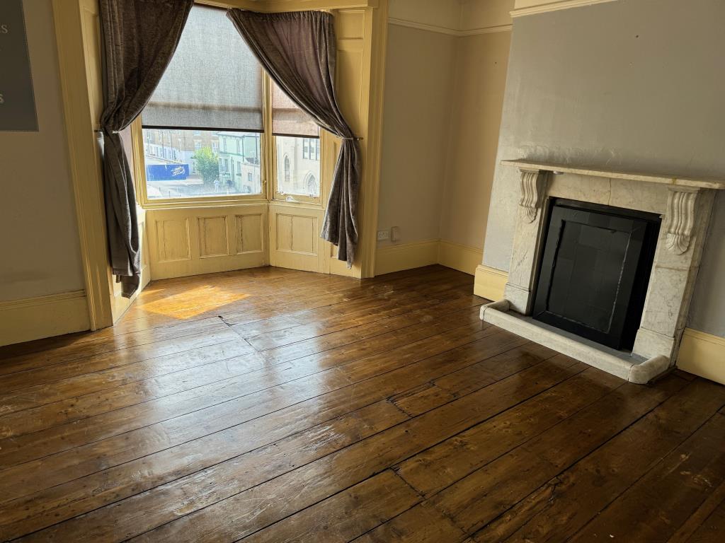 Lot: 121 - VACANT TERRACE PROPERTY WITH POTENTIAL - First floor front bedroom